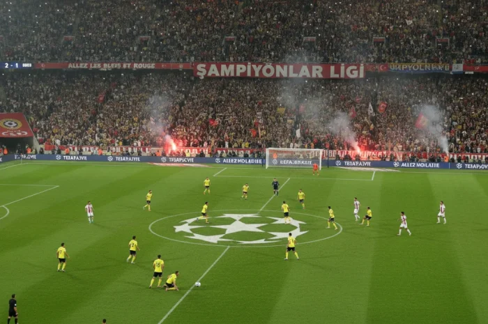 UEFA Şampiyonlar Ligi’nde Play-off Turu Başlıyor: Fenerbahçe Lyon’u Ağırlıyor